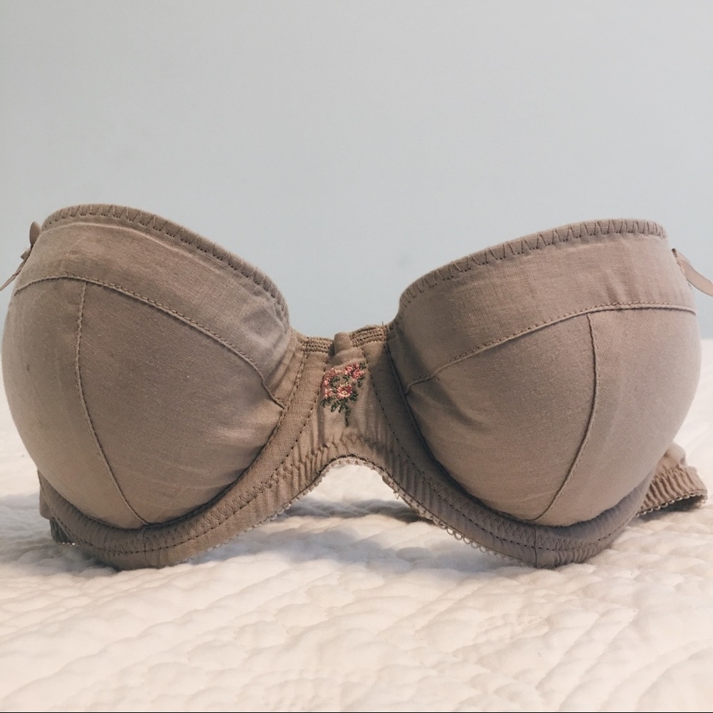 Beige bra with flower detail